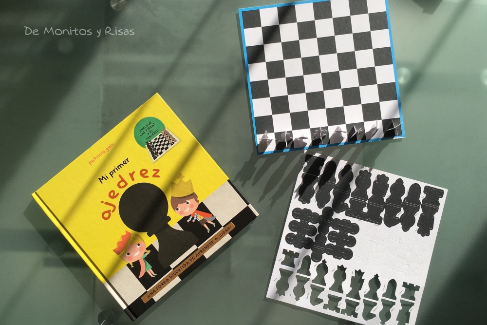 El libro y el juego de cartón